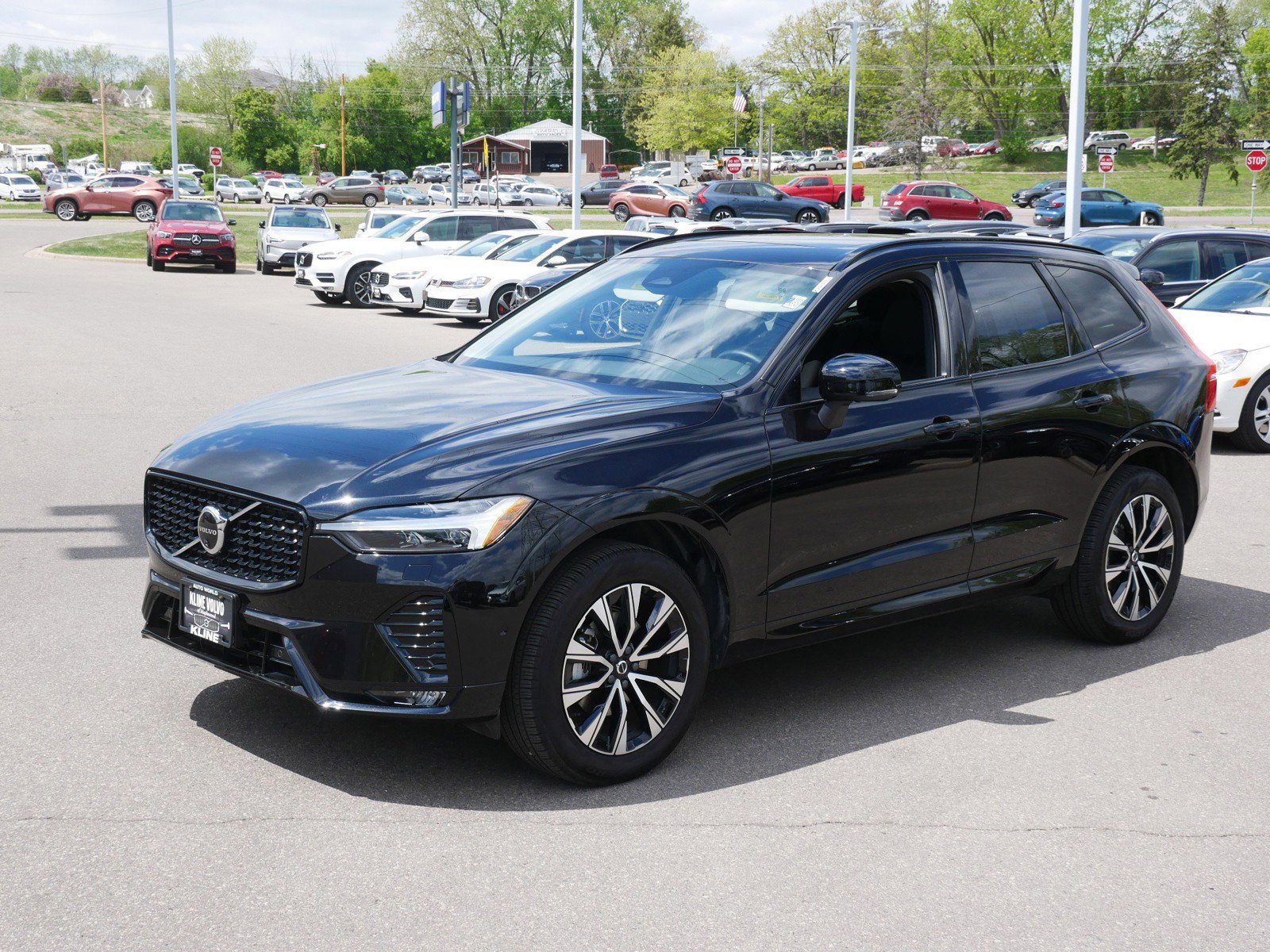 Certified 2025 Volvo XC60 B5 Plus AWD/4WD image 3