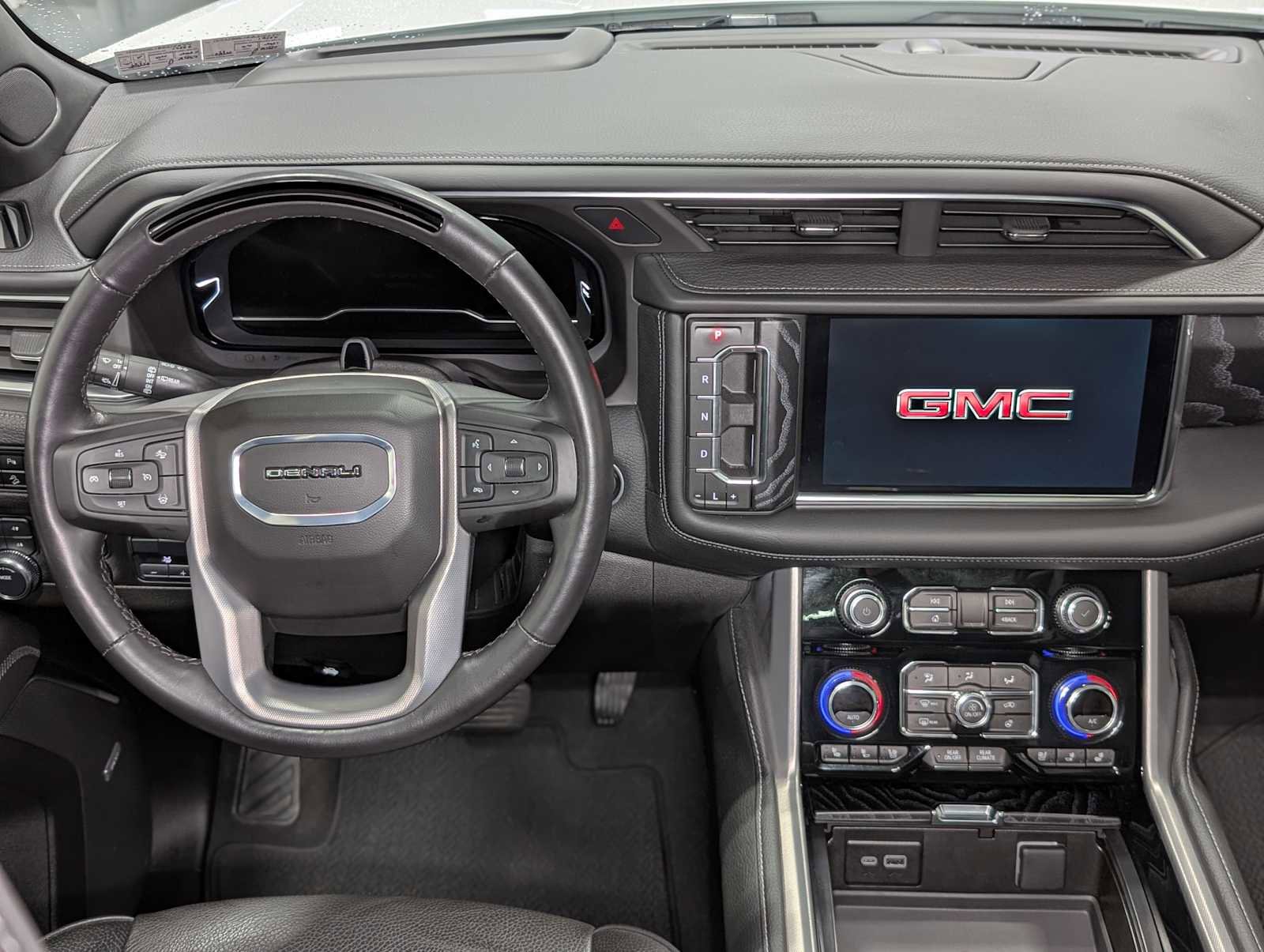 Used 2024 GMC Yukon Denali w/ Advanced Technology Package image 6