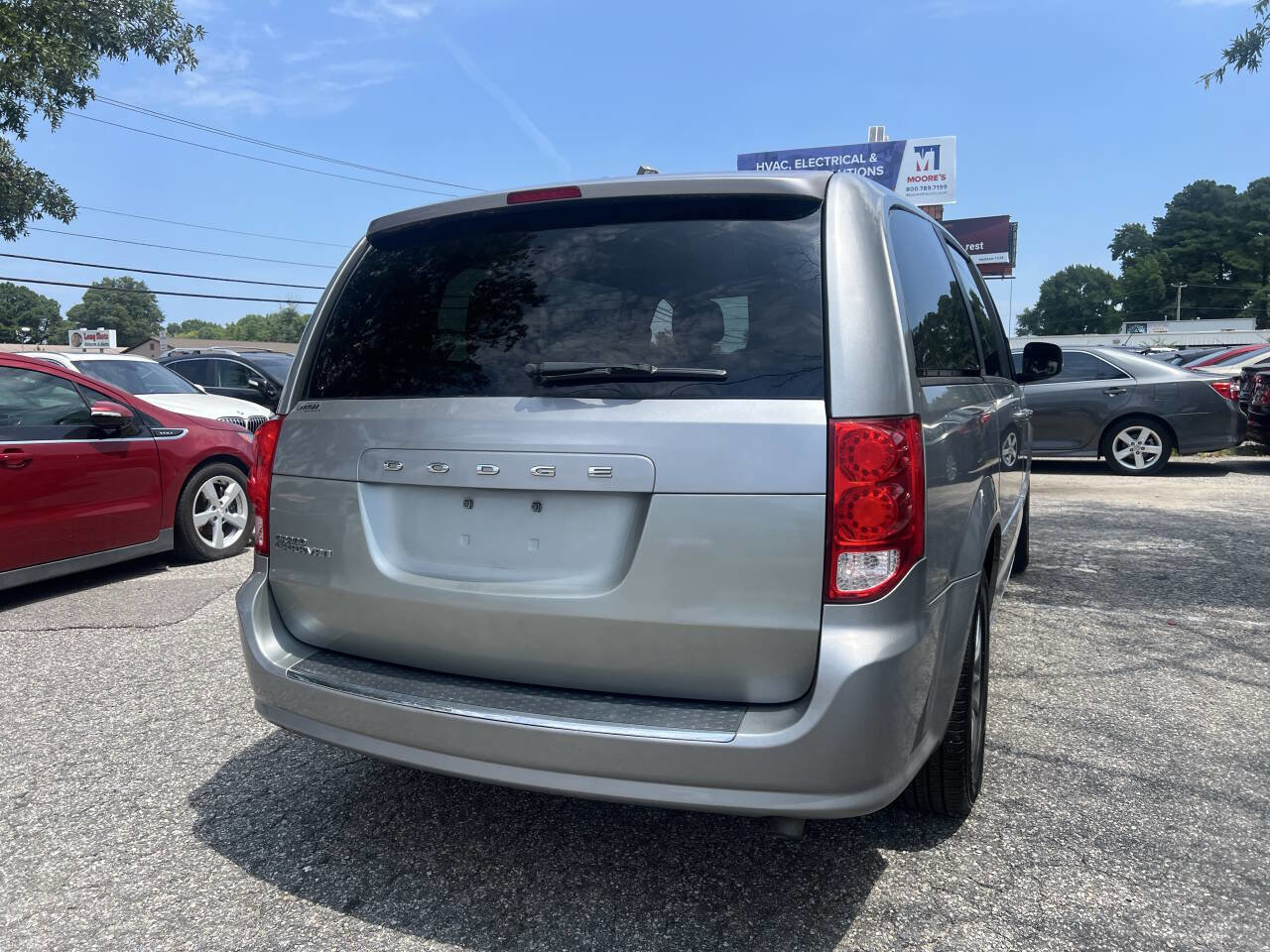 Used 2015 Dodge Grand Caravan SE image 4