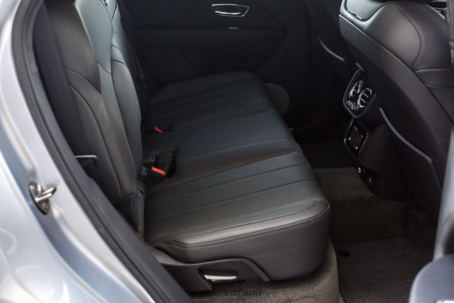 Used 2021 Bentley Bentayga AWD/4WD image 32