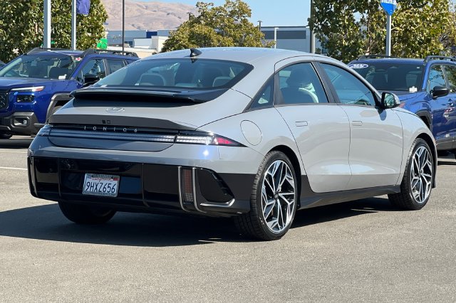 Used 2023 Hyundai Ioniq 6 SEL RWD image 4