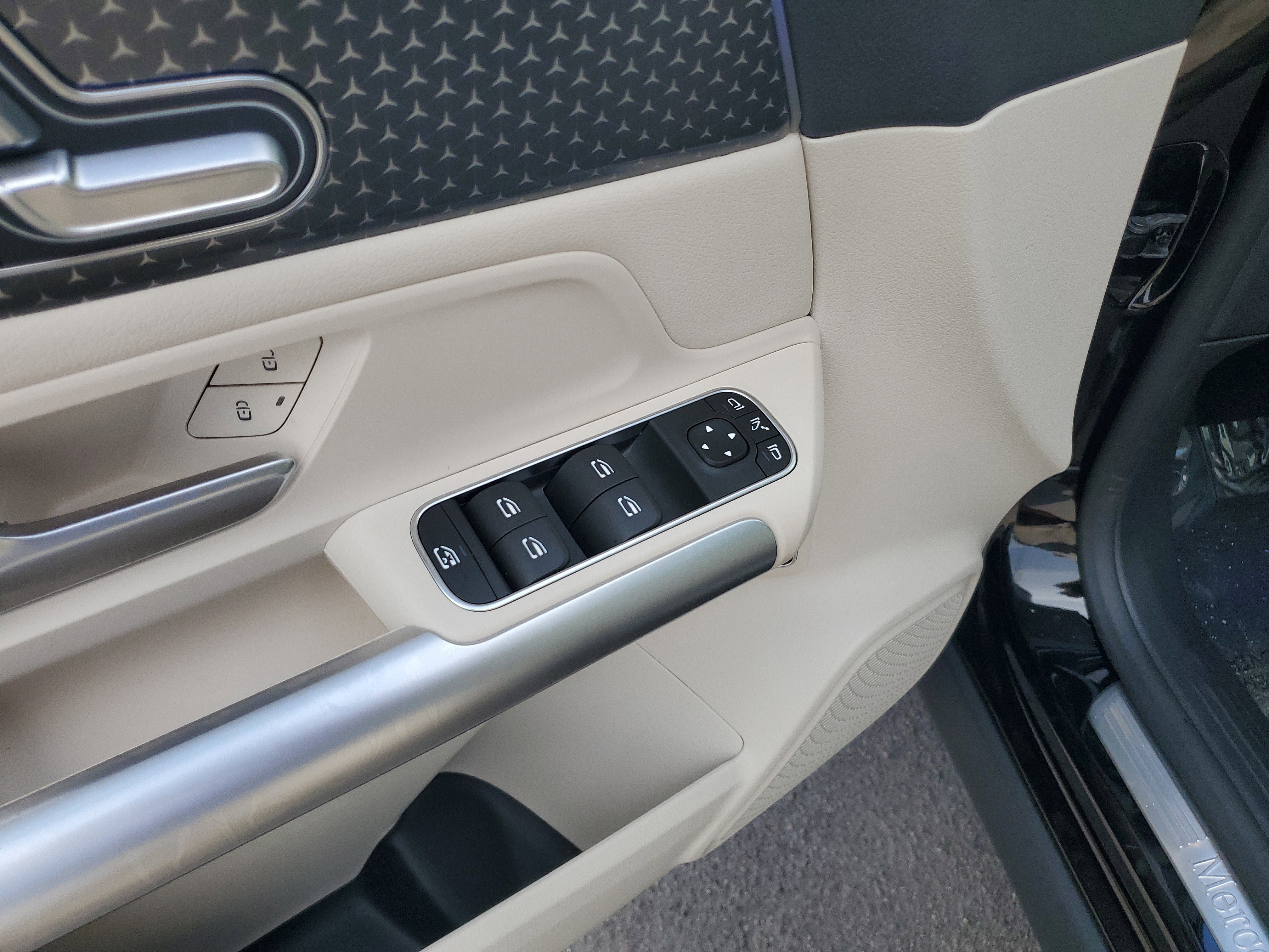 Certified 2025 Mercedes-Benz GLA 250 image 19