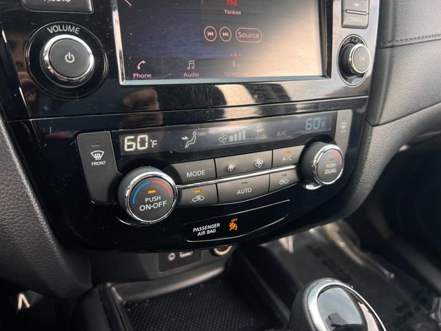Used 2018 Nissan Rogue SV FWD image 24