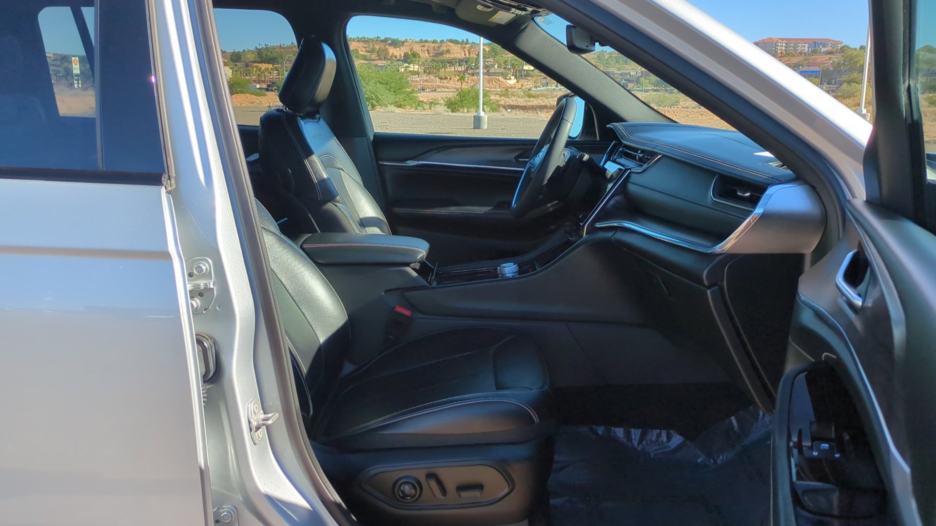 Used 2023 Jeep Grand Cherokee L Overland image 33