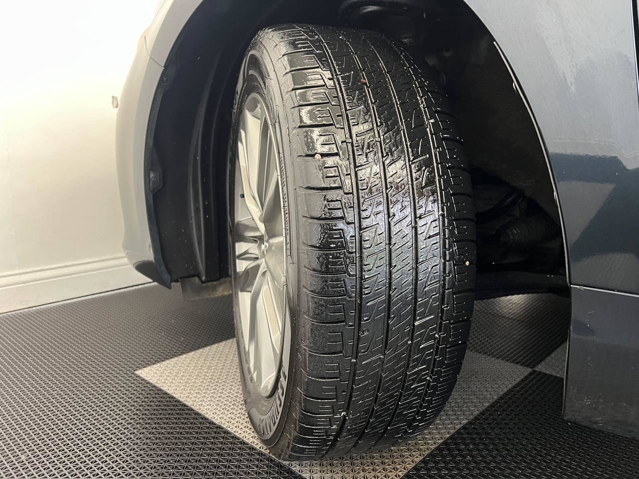 Used 2015 Toyota Camry SE w/ Moonroof Package FWD image 31