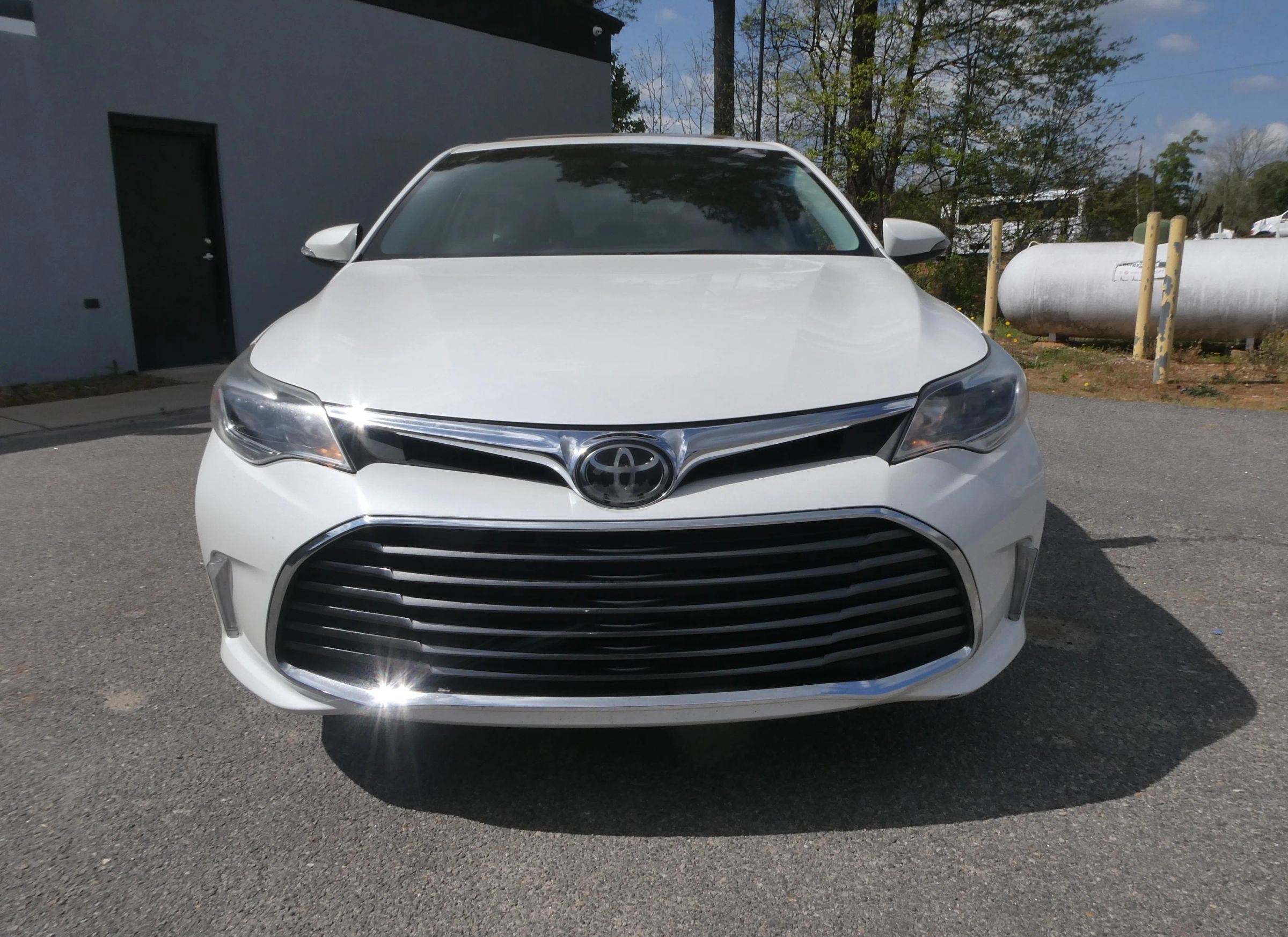 Used 2017 Toyota Avalon XLE Plus image 2