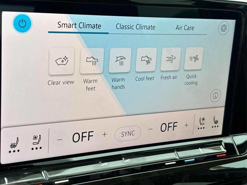 Used 2025 Volkswagen Atlas Cross Sport SE image 43