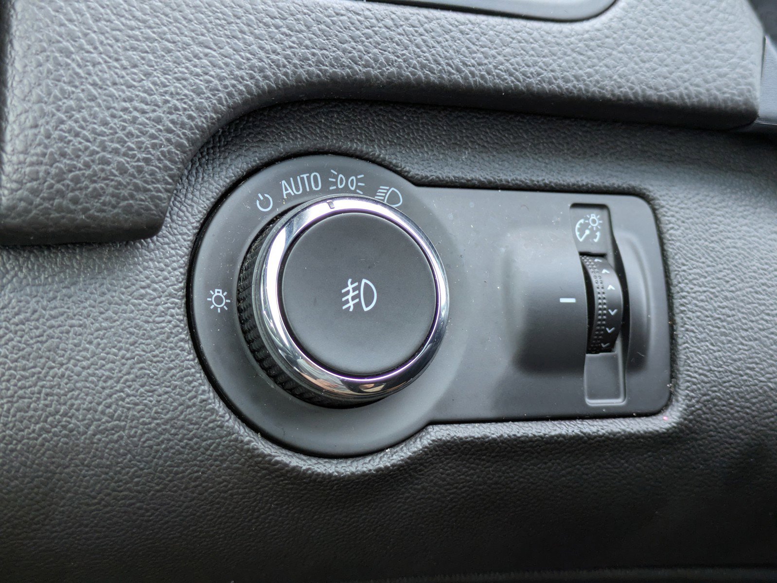 Used 2016 Buick Regal FWD image 17