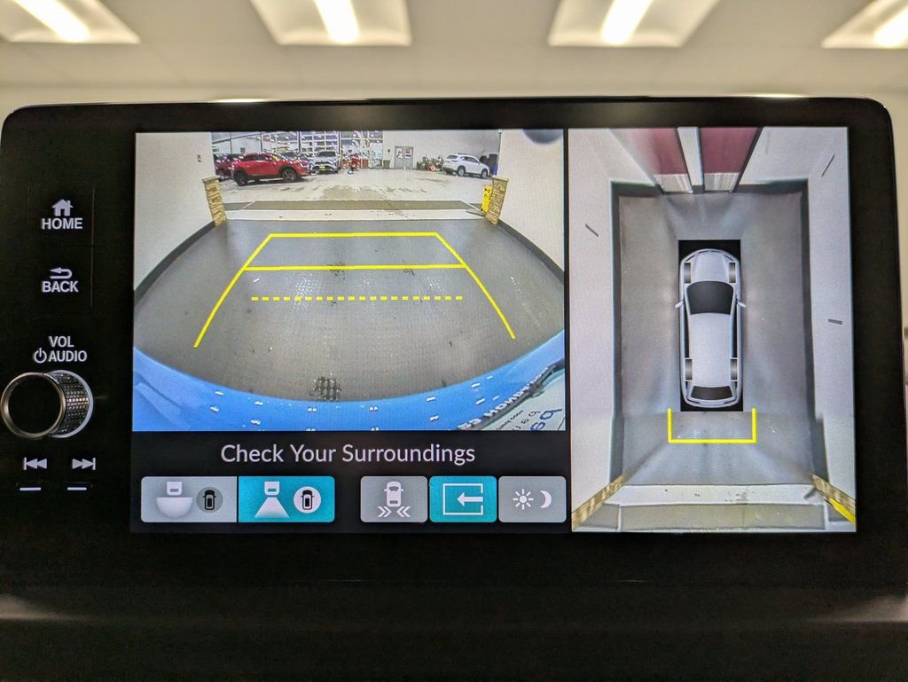 Used 2025 Honda Pilot TrailSport image 12