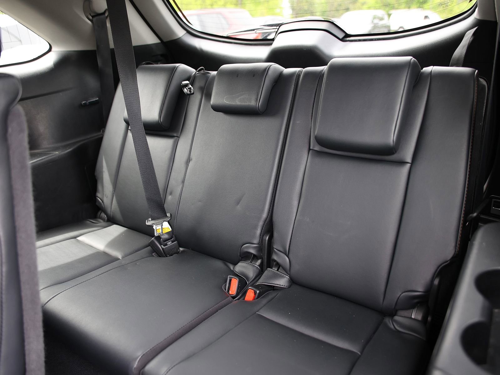 Used 2019 Toyota Highlander XLE AWD/4WD image 23