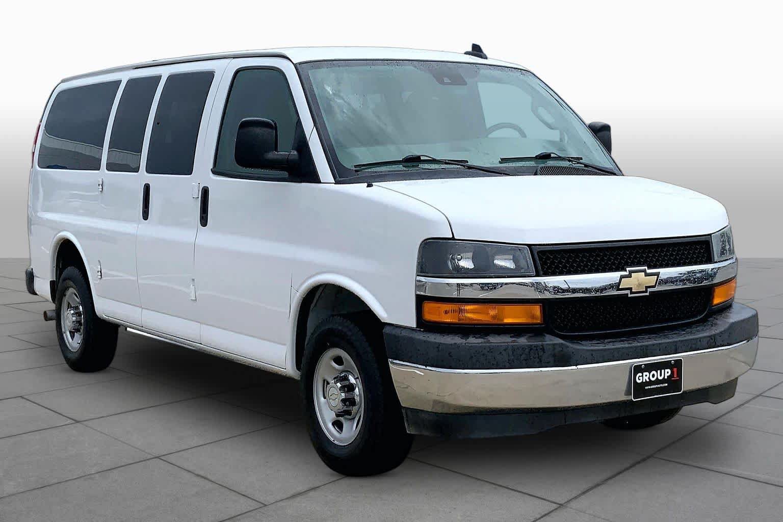 Used 2020 Chevrolet Express 2500 LT w/ LT Preferred Equipment Group RWD image 3