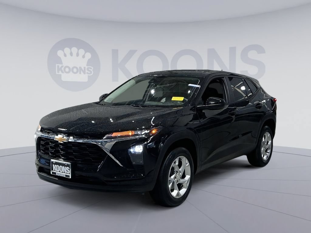 Used 2024 Chevrolet Trax LS w/ LS Convenience Package FWD image 1