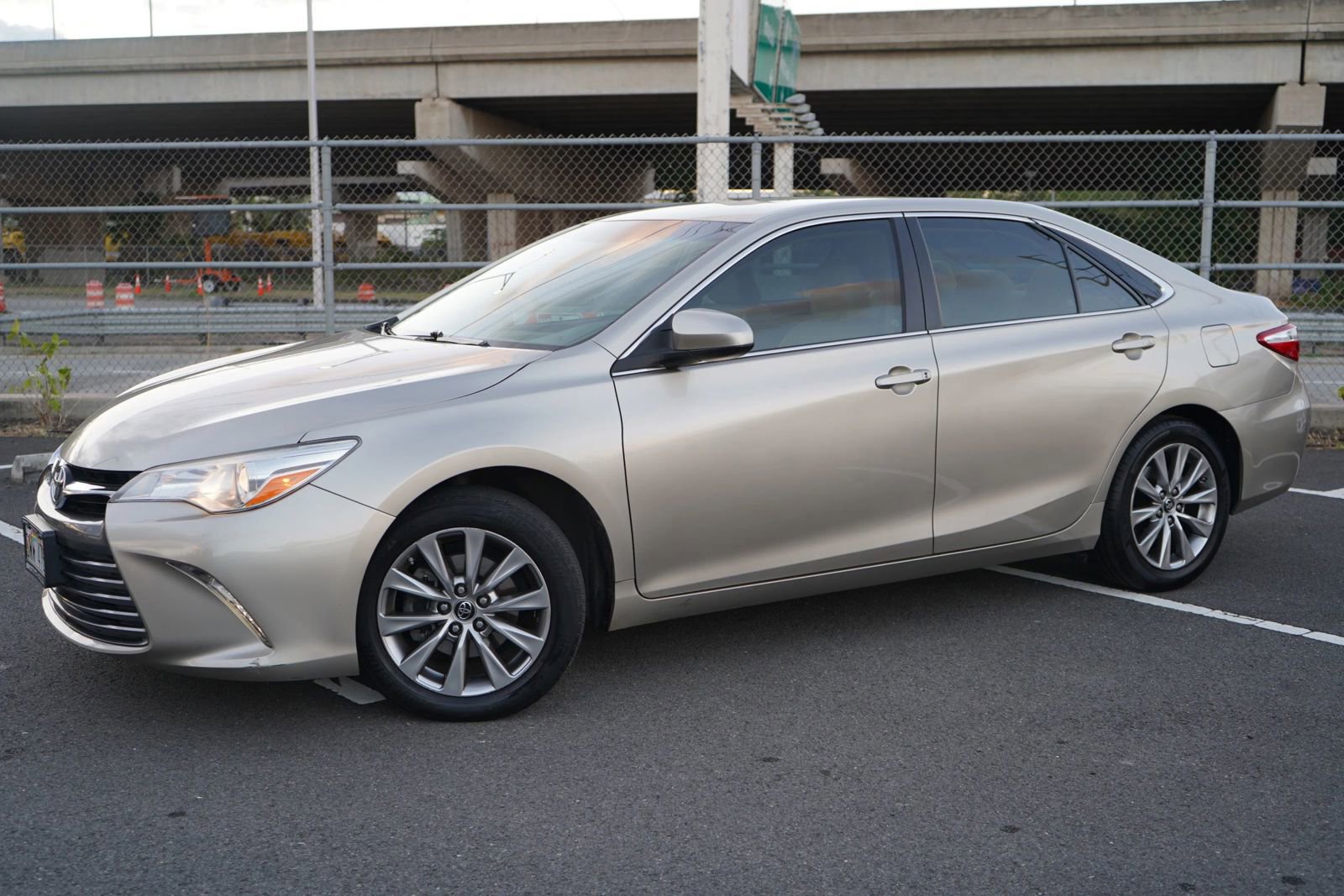 Used 2016 Toyota Camry XLE image 3