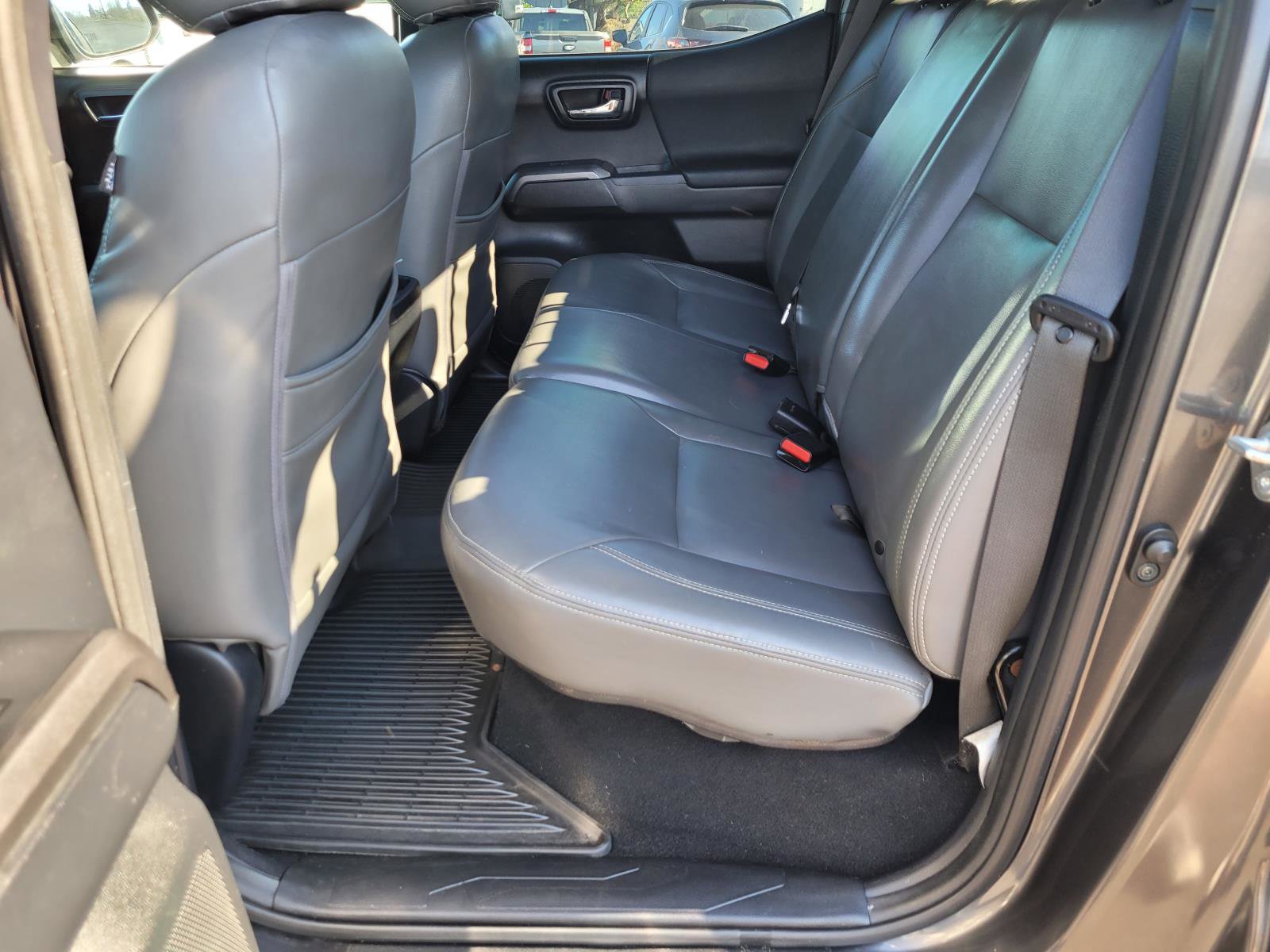 Used 2017 Toyota Tacoma TRD Sport image 13