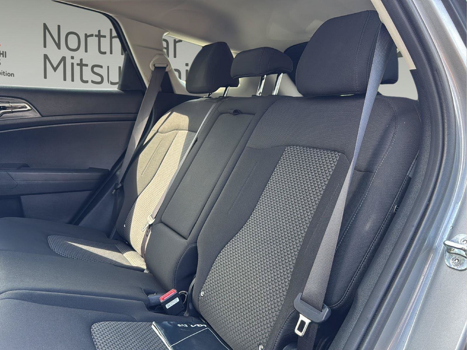 Used 2025 Kia Sportage LX AWD/4WD image 23
