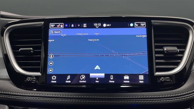 Used 2025 Chrysler Pacifica Limited image 14