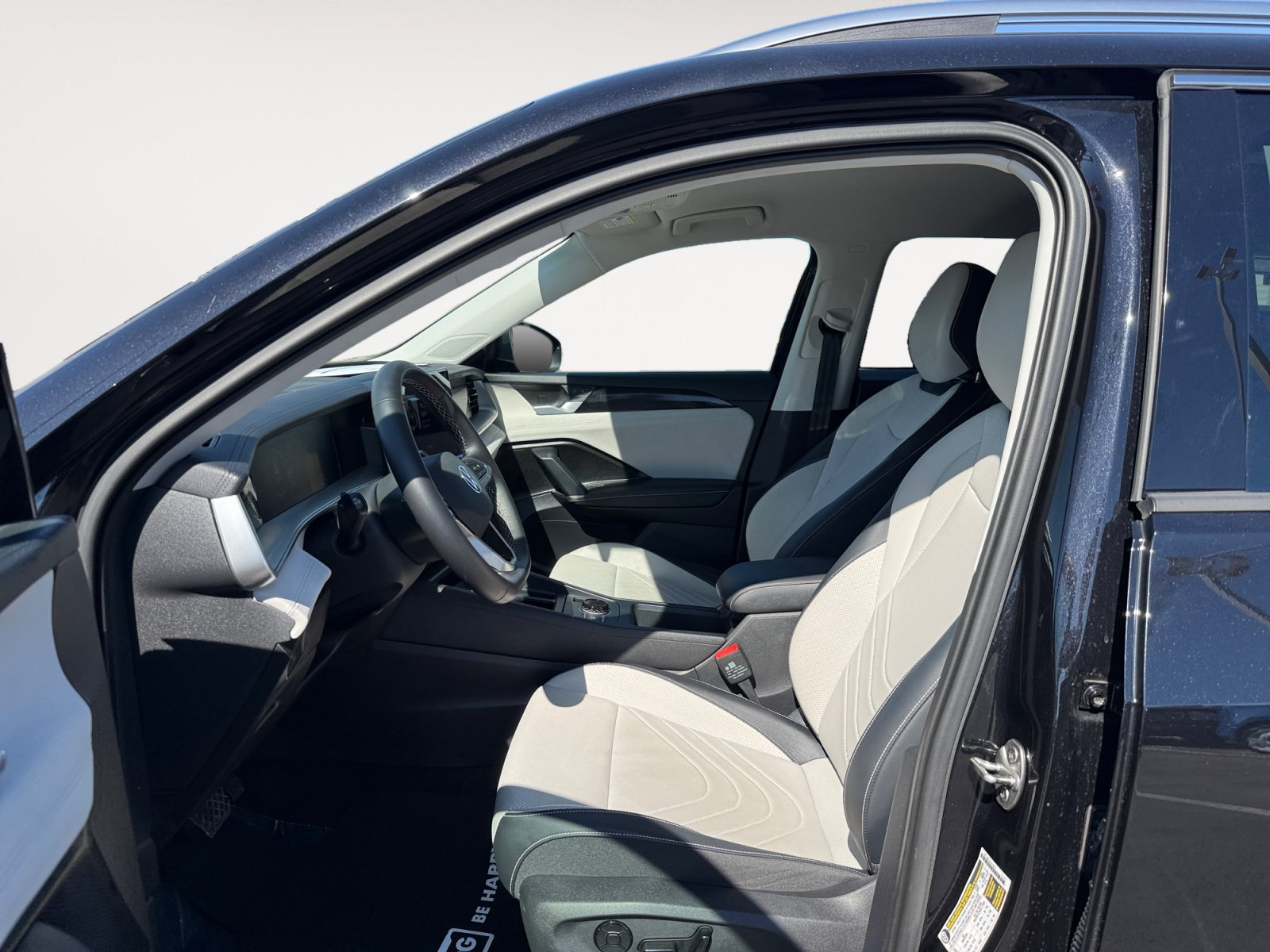 Certified 2025 Volkswagen Tiguan SE AWD/4WD image 10