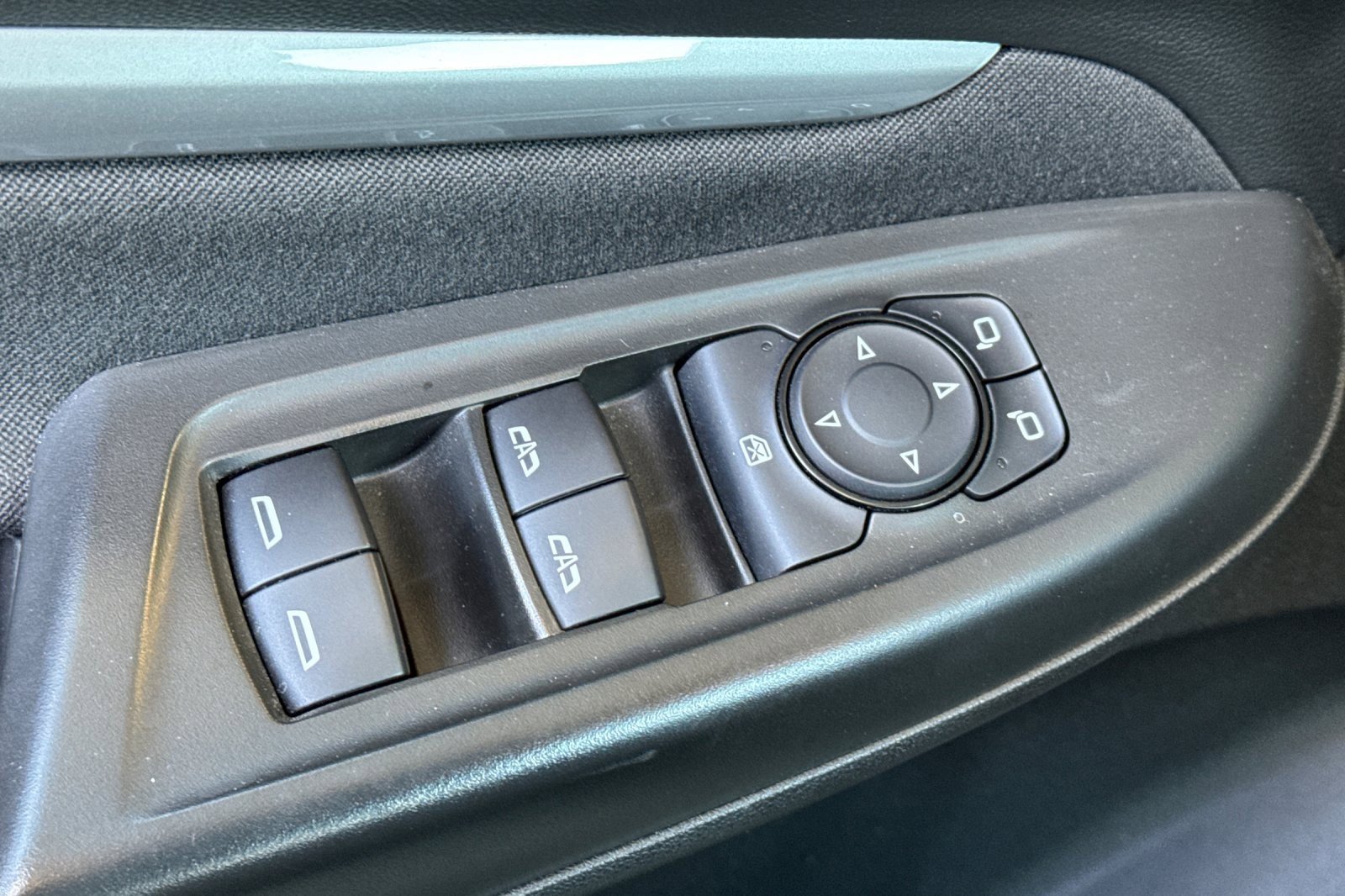 Used 2023 Chevrolet Bolt EUV LT w/ Comfort Package image 11