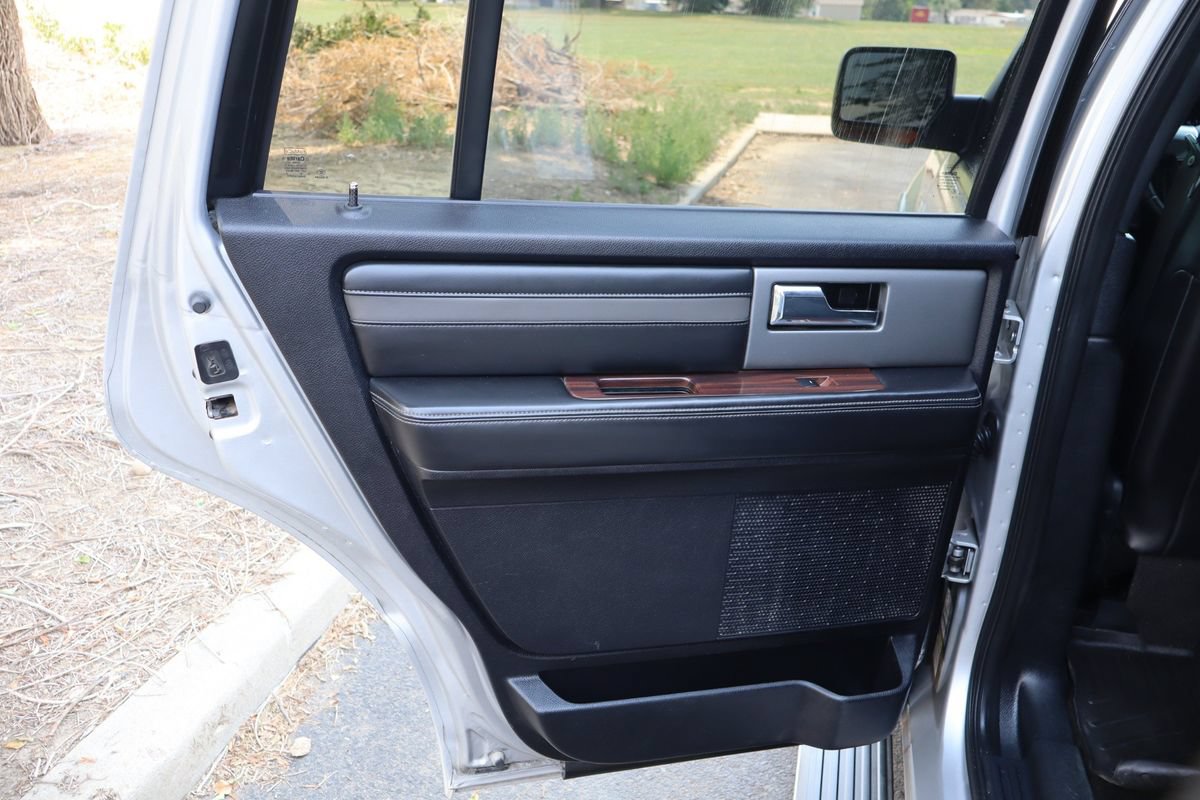 Used 2016 Ford Expedition Platinum AWD/4WD image 26