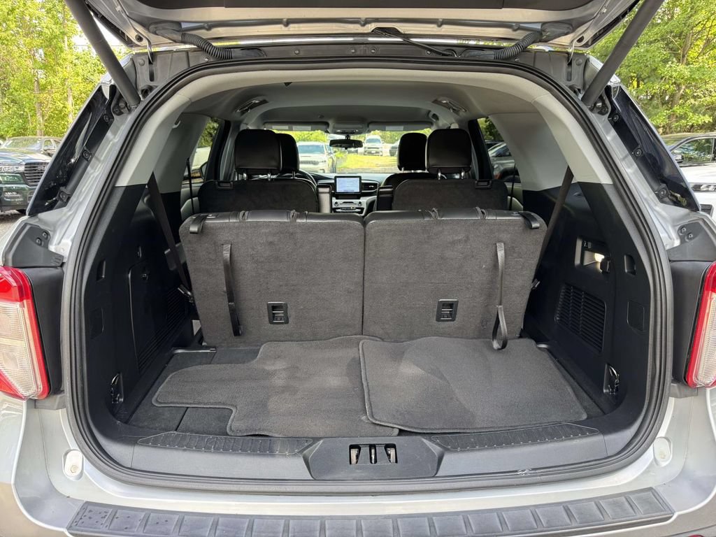 Used 2023 Ford Explorer XLT w/ Equipment Group 202A AWD/4WD image 11