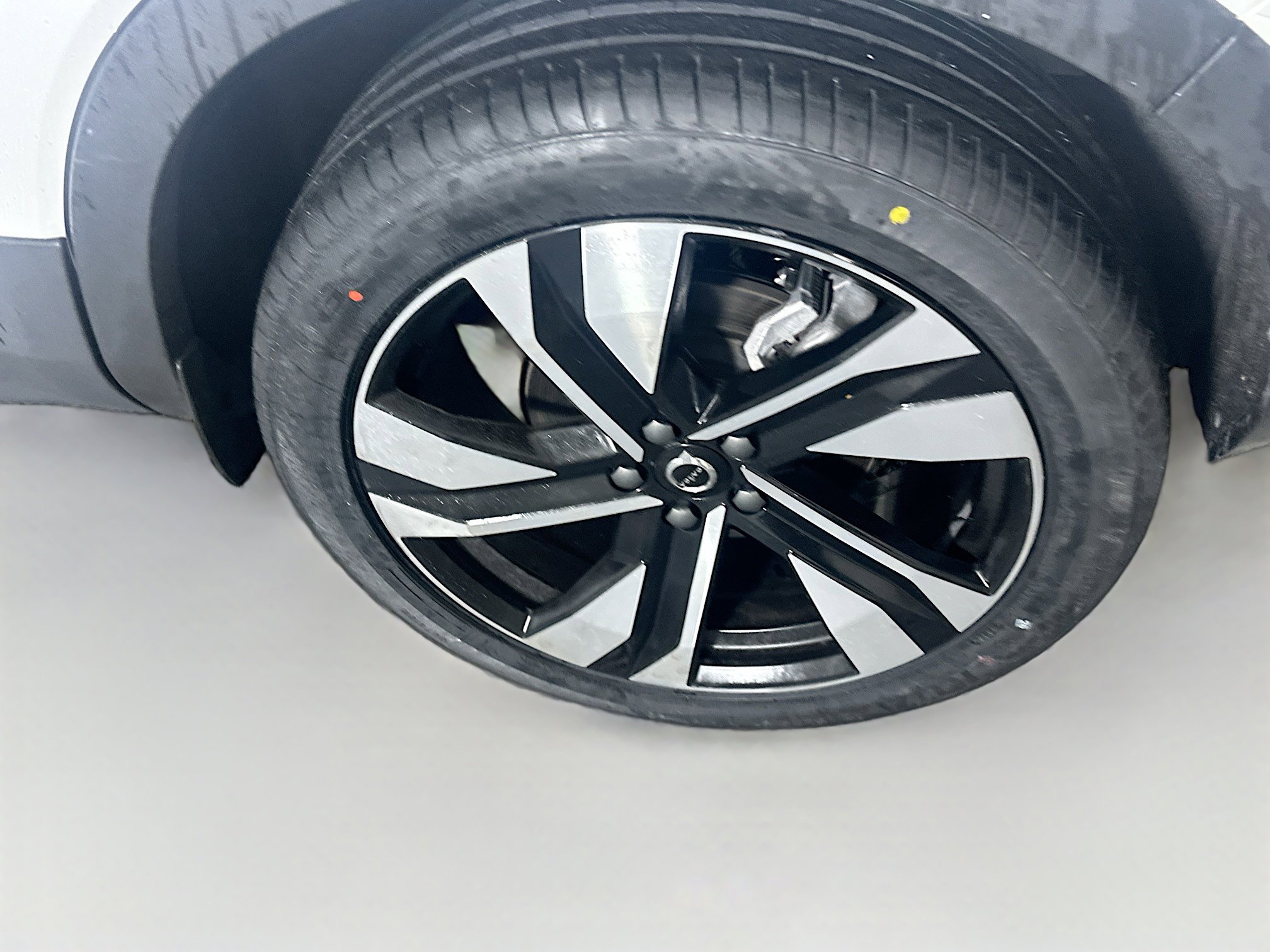 Used 2024 Volvo XC40 B5 Plus w/ Climate Package image 11