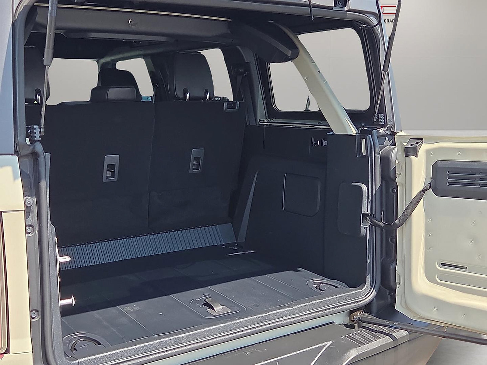Used 2025 Ford Bronco Badlands AWD/4WD image 18
