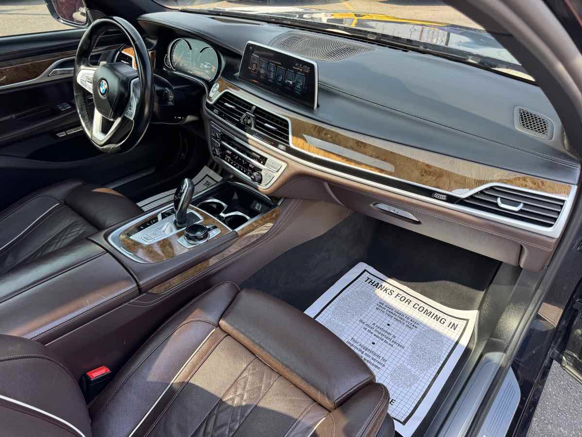 Used 2016 BMW 750i xDrive AWD/4WD image 31