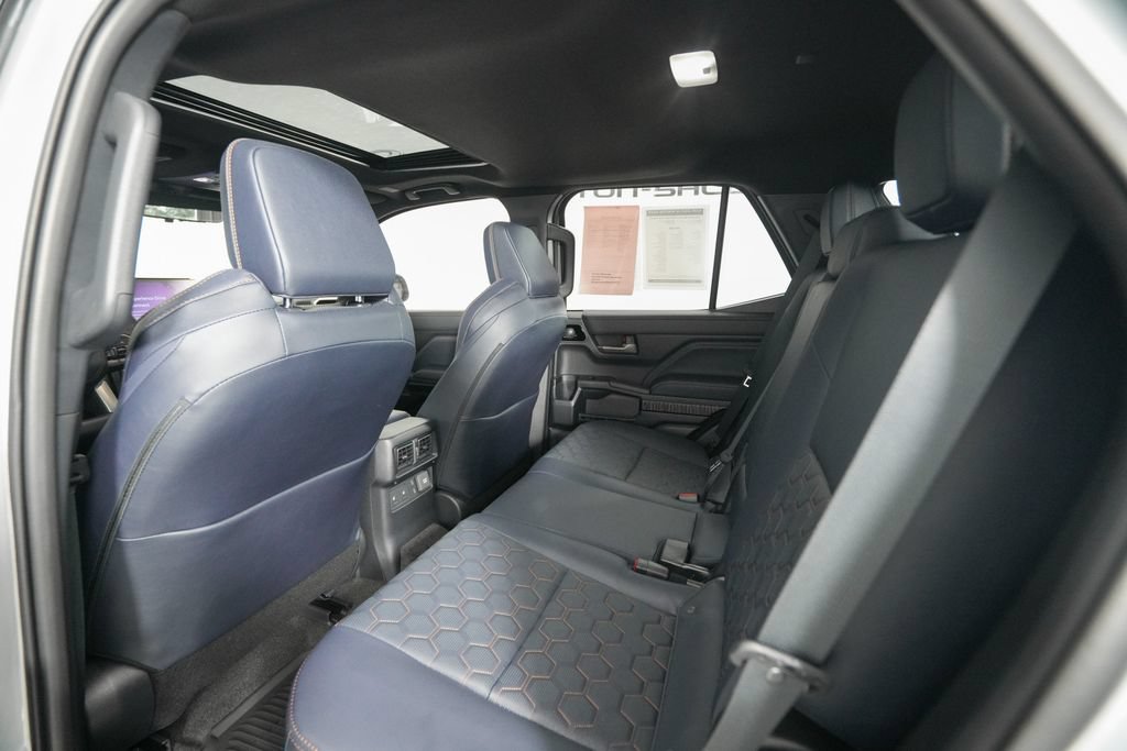 Used 2025 Toyota 4Runner Platinum AWD/4WD image 13