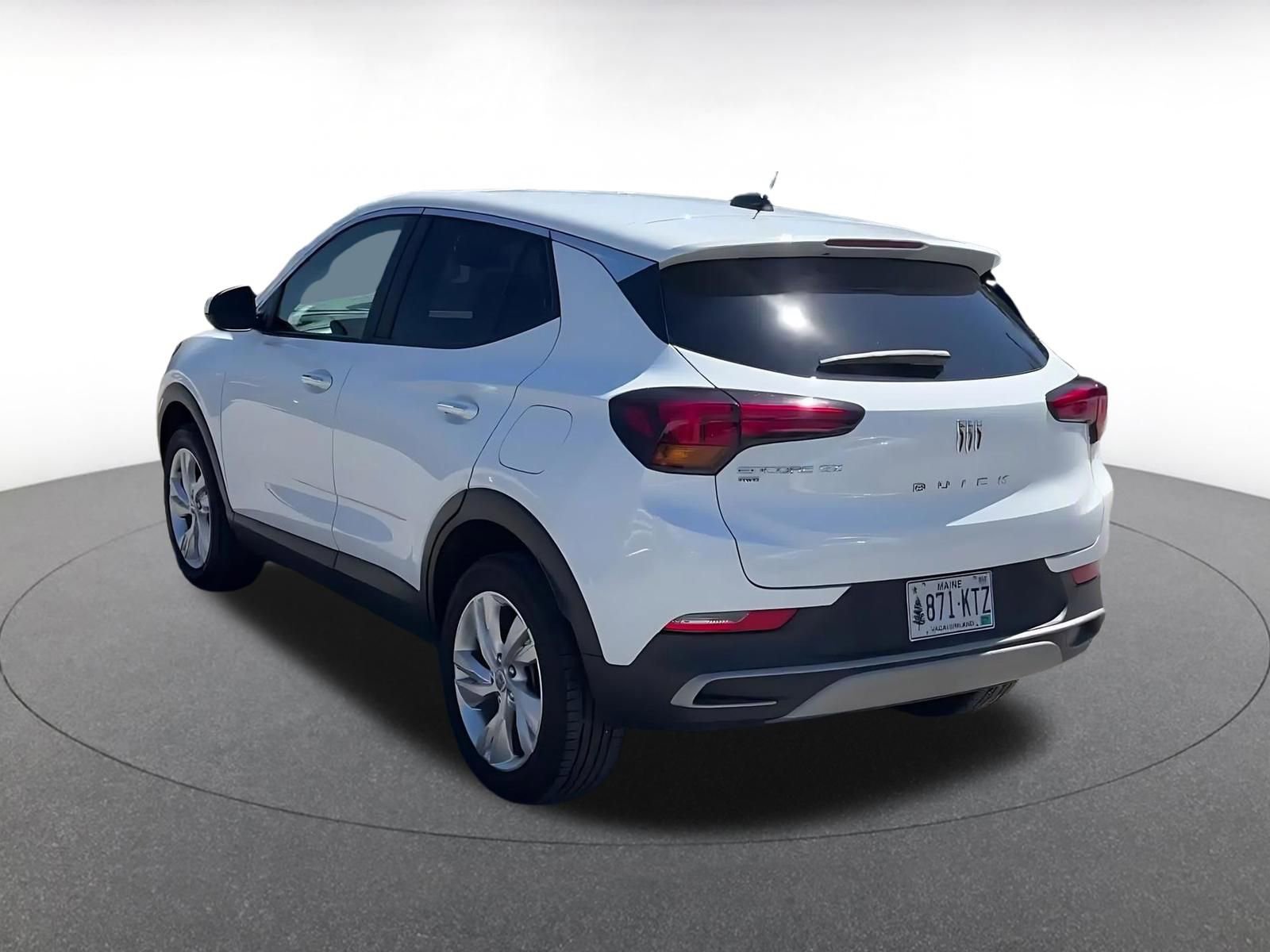 Used 2025 Buick Encore GX Preferred AWD/4WD image 11