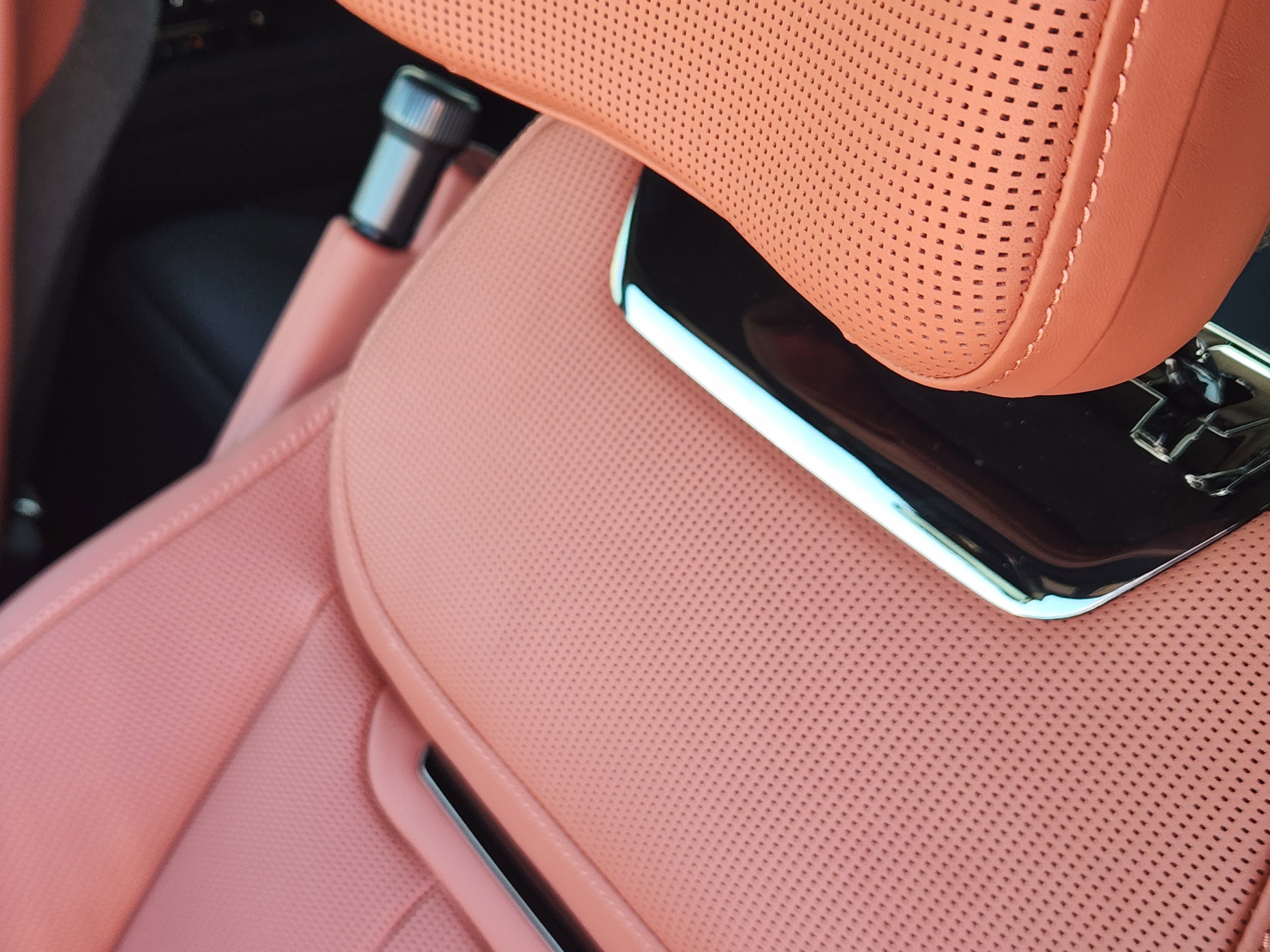 New 2025 Land Rover Range Rover SV image 16