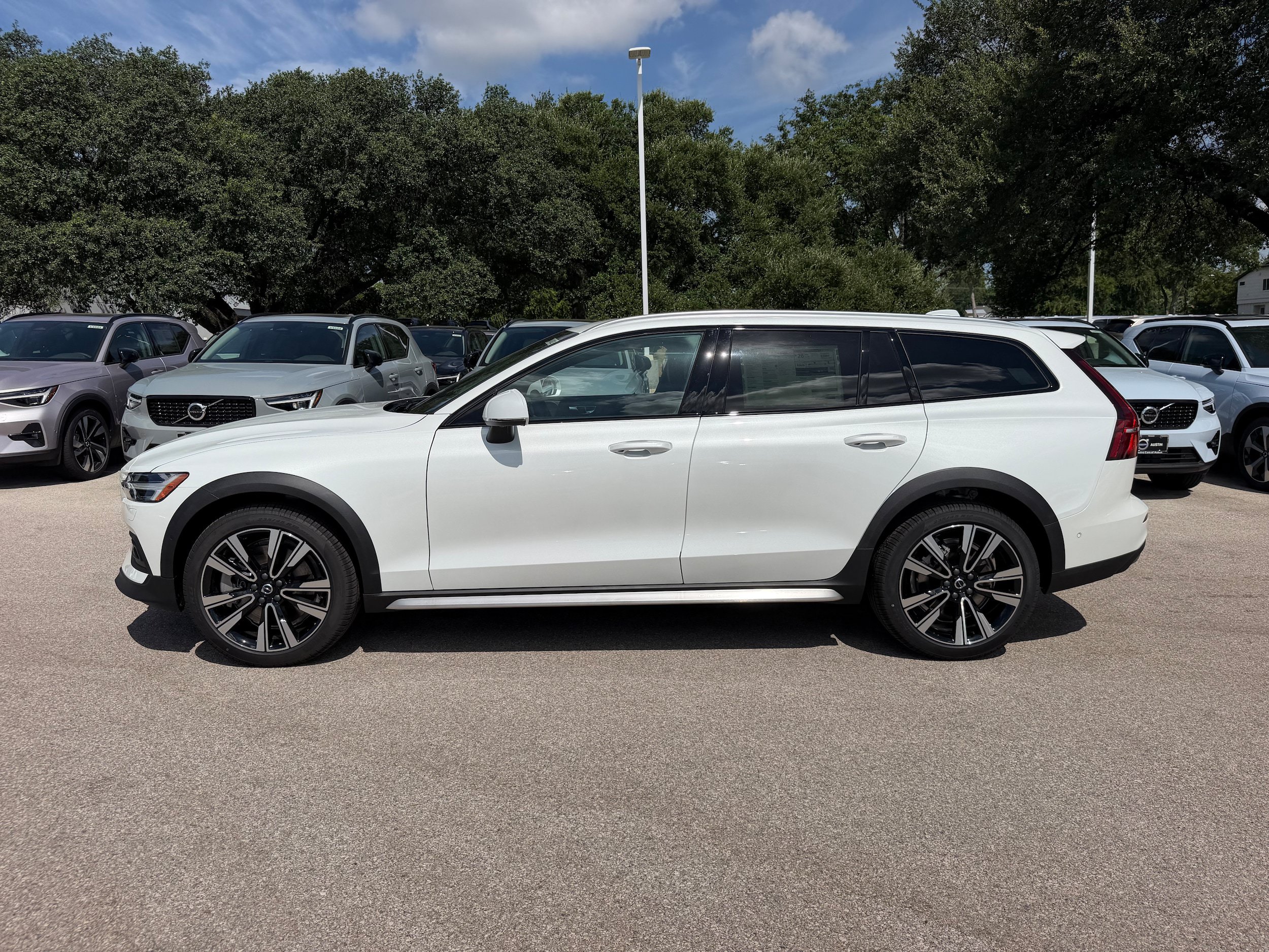 New 2026 Volvo V60 B5 Cross Country Ultra w/ Climate Package AWD/4WD image 3