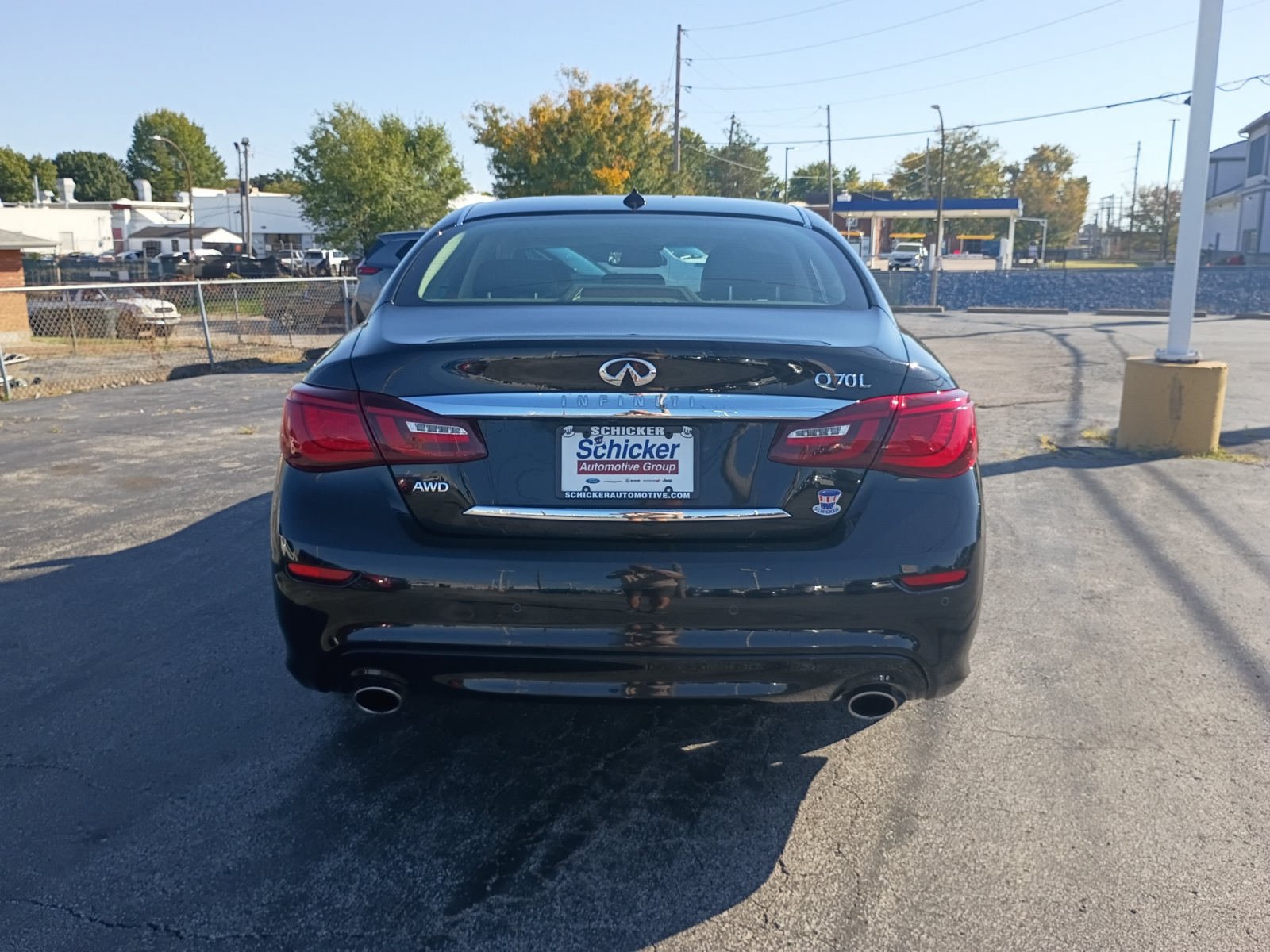 Used 2018 INFINITI Q70 L 3.7 w/ Sensory Package AWD/4WD image 2