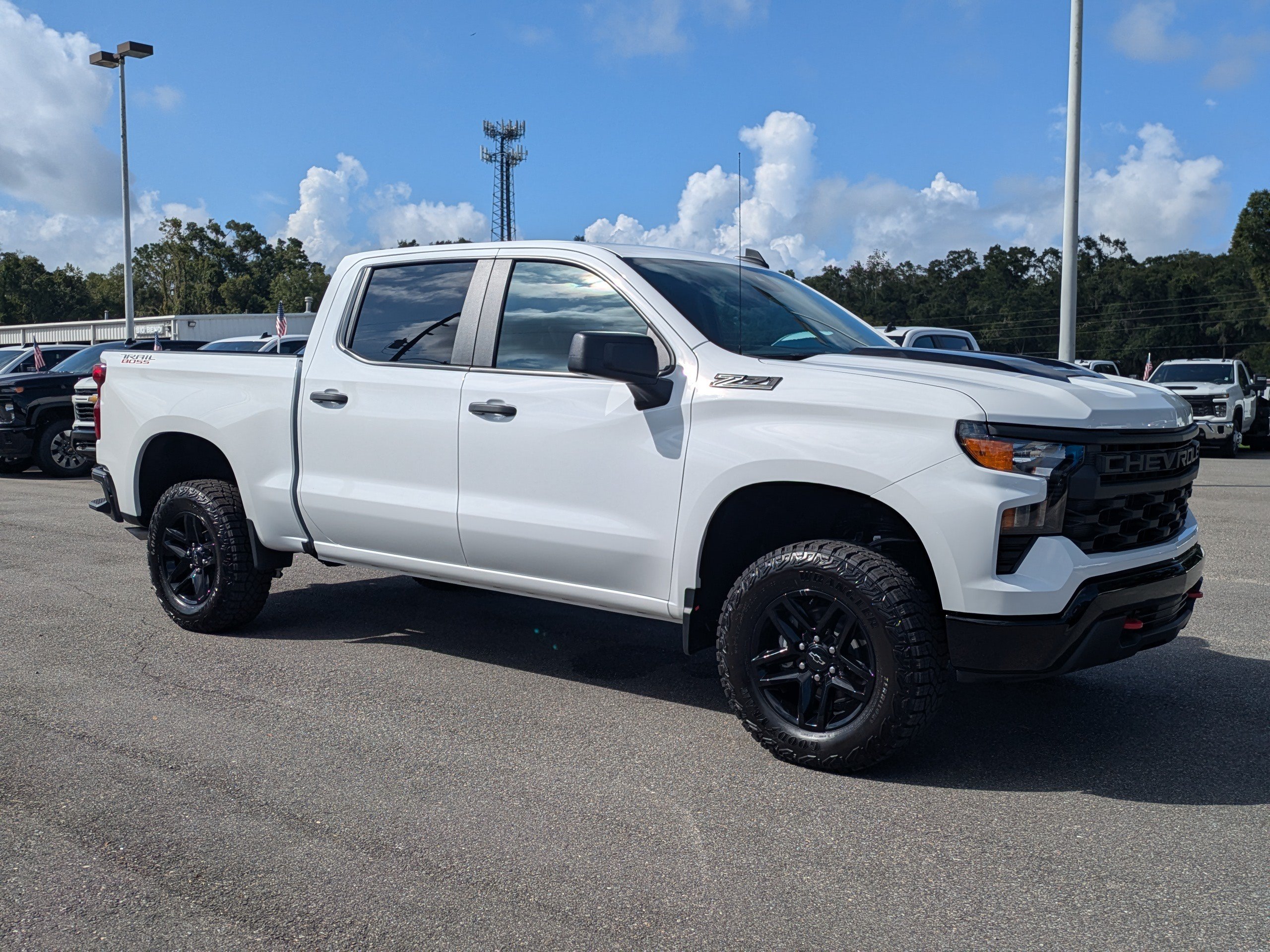 New 2026 Chevrolet Silverado 1500 Custom Trail Boss w/ LPO, Dark Essentials Package AWD/4WD image 2
