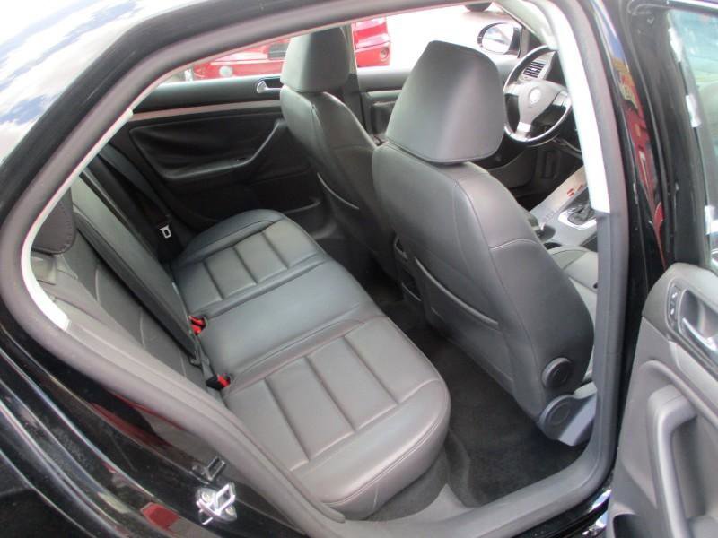 Used 2009 Volkswagen Jetta SE FWD image 9