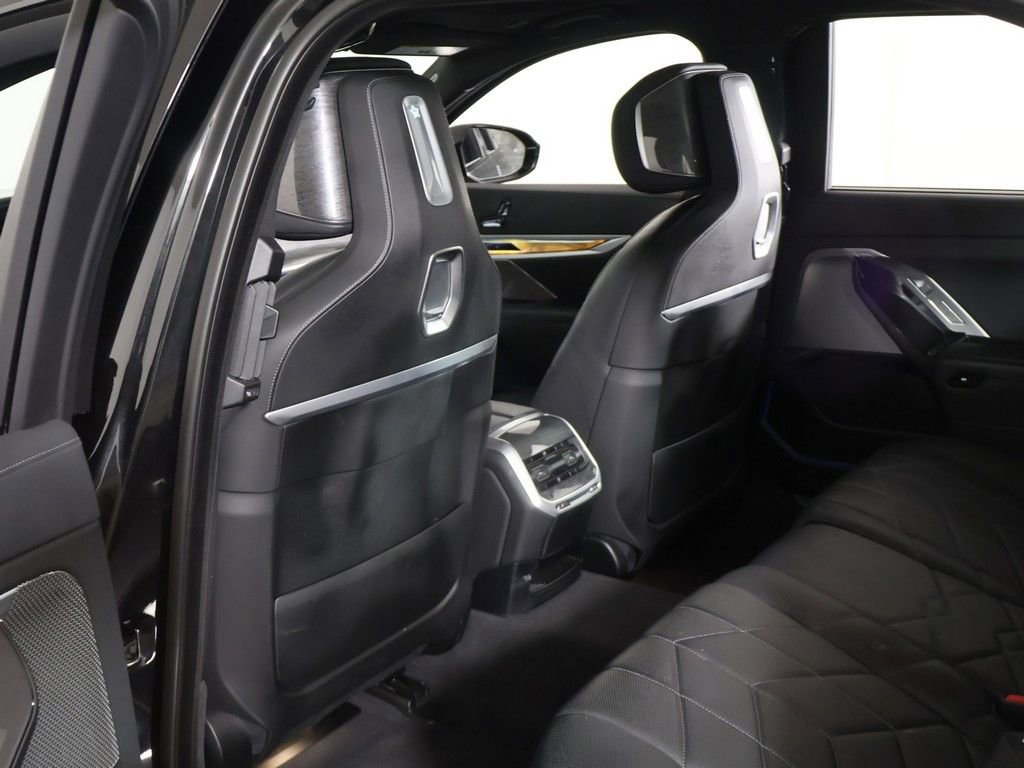 Used 2023 BMW 760i xDrive w/ Executive Package AWD/4WD image 32