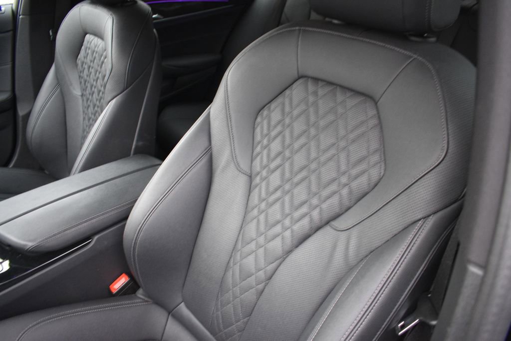 Used 2023 BMW 530e xDrive w/ Executive Package image 10