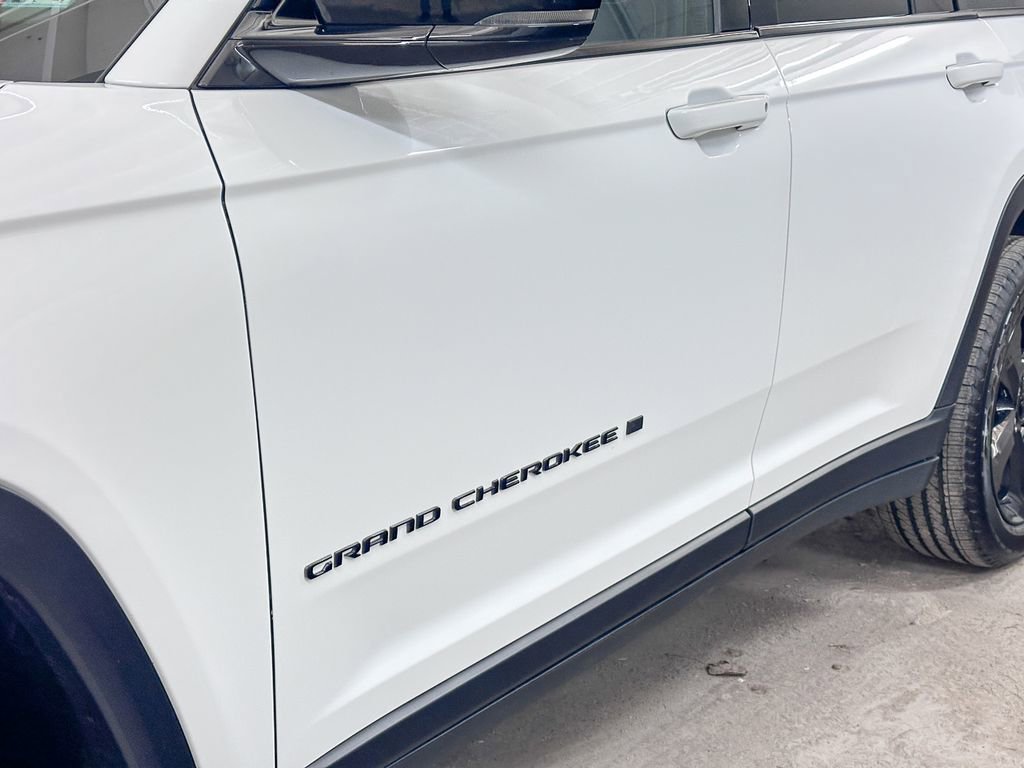Certified 2023 Jeep Grand Cherokee Altitude image 21