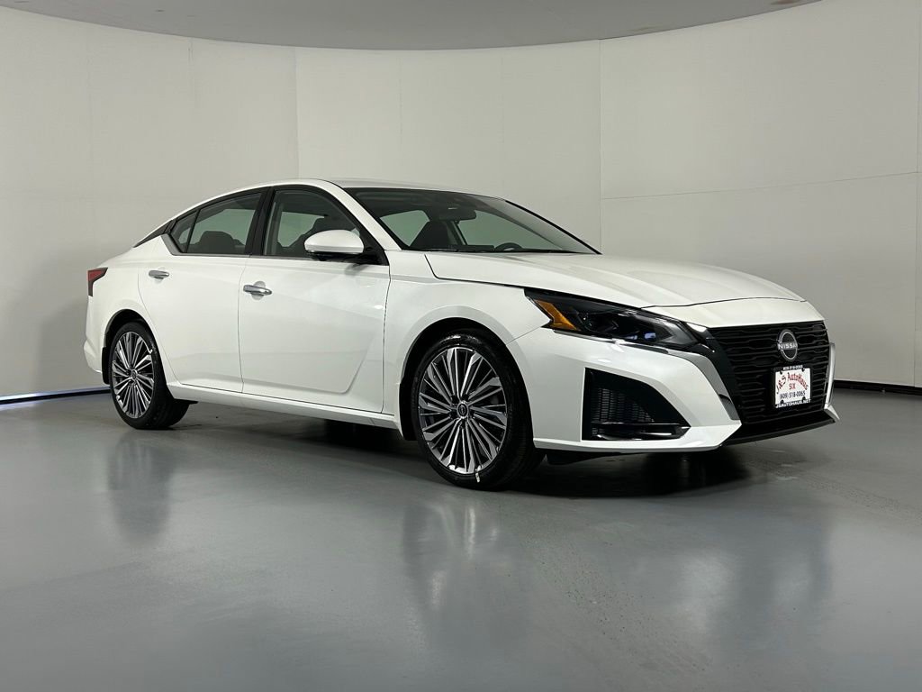 Used 2025 Nissan Altima 2.5 SL FWD image 1