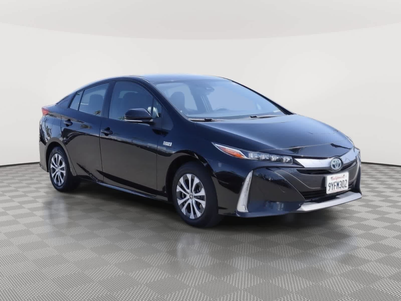 Used 2021 Toyota Prius Prime XLE FWD image 3