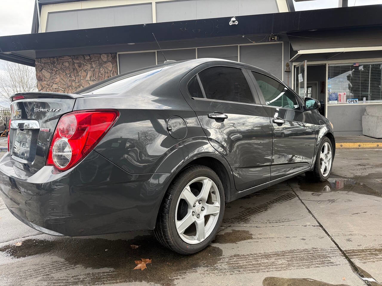 Used 2015 Chevrolet Sonic LTZ image 34