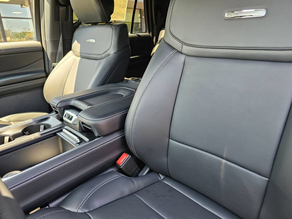 New 2026 Ford Expedition Max Platinum w/ Stealth Performance Package AWD/4WD image 17