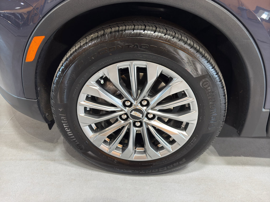 Used 2025 Cadillac XT4 Premium Luxury image 9