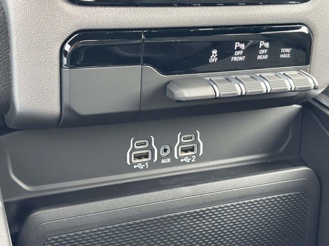 New 2026 RAM 1500 Express AWD/4WD image 25