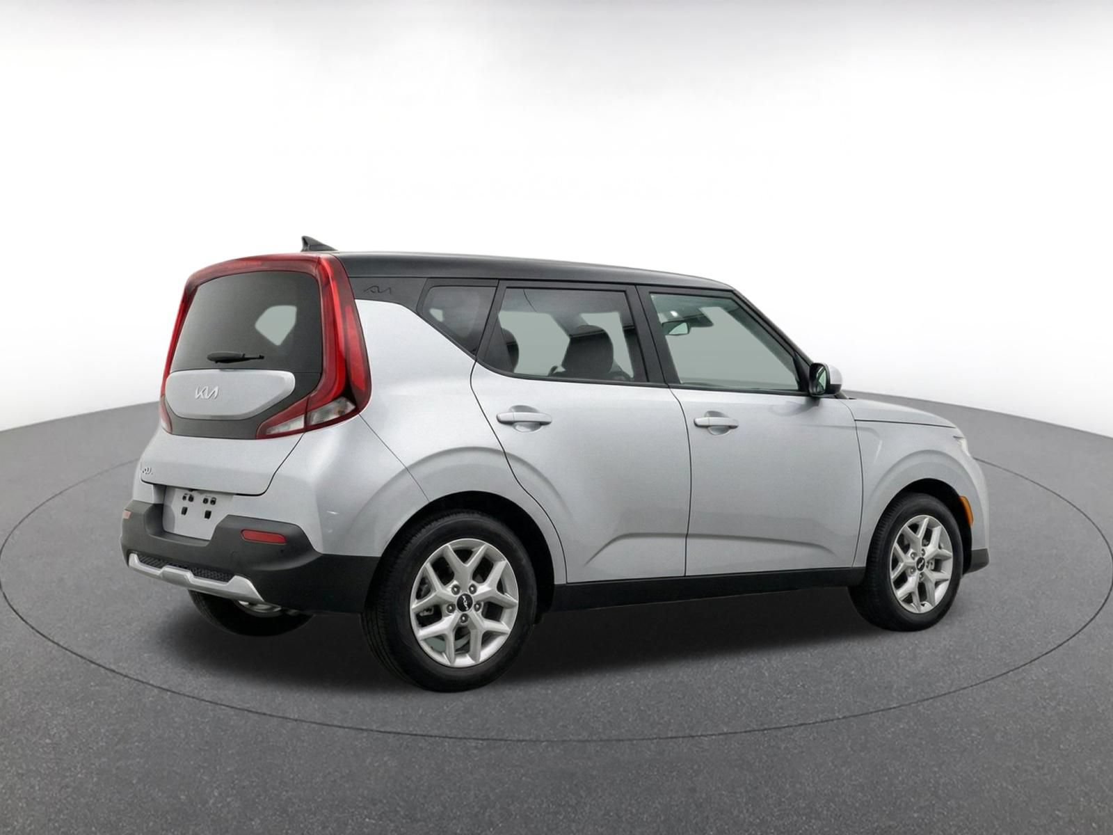 Used 2025 Kia Soul LX w/ LX Technology Package FWD image 8
