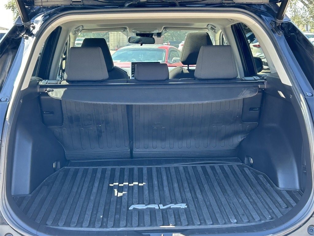 Used 2022 Toyota RAV4 XLE image 12
