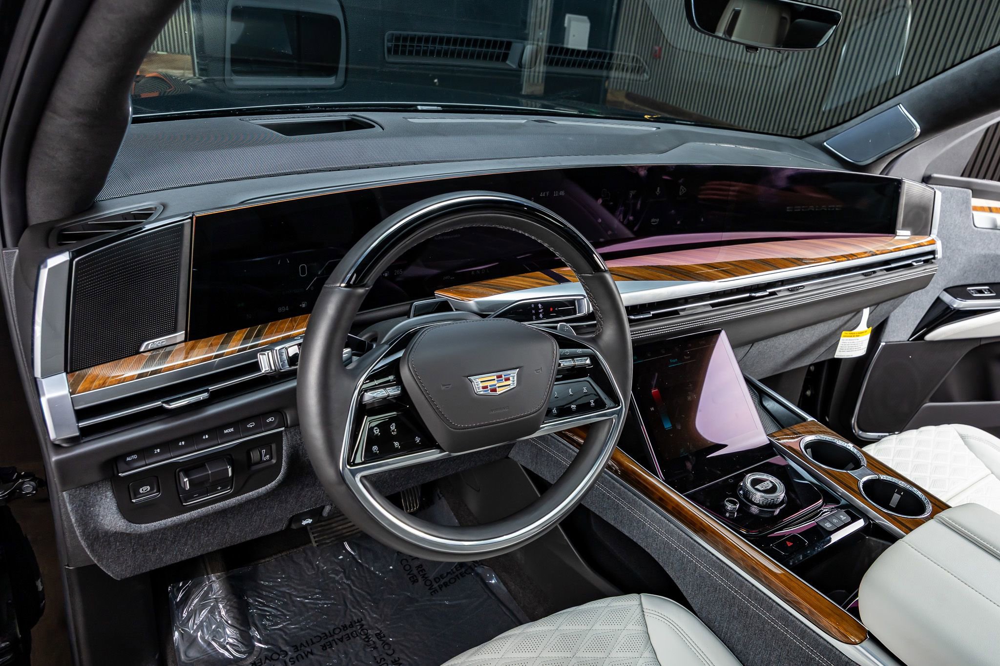 Used 2025 Cadillac Escalade Sport Platinum image 17