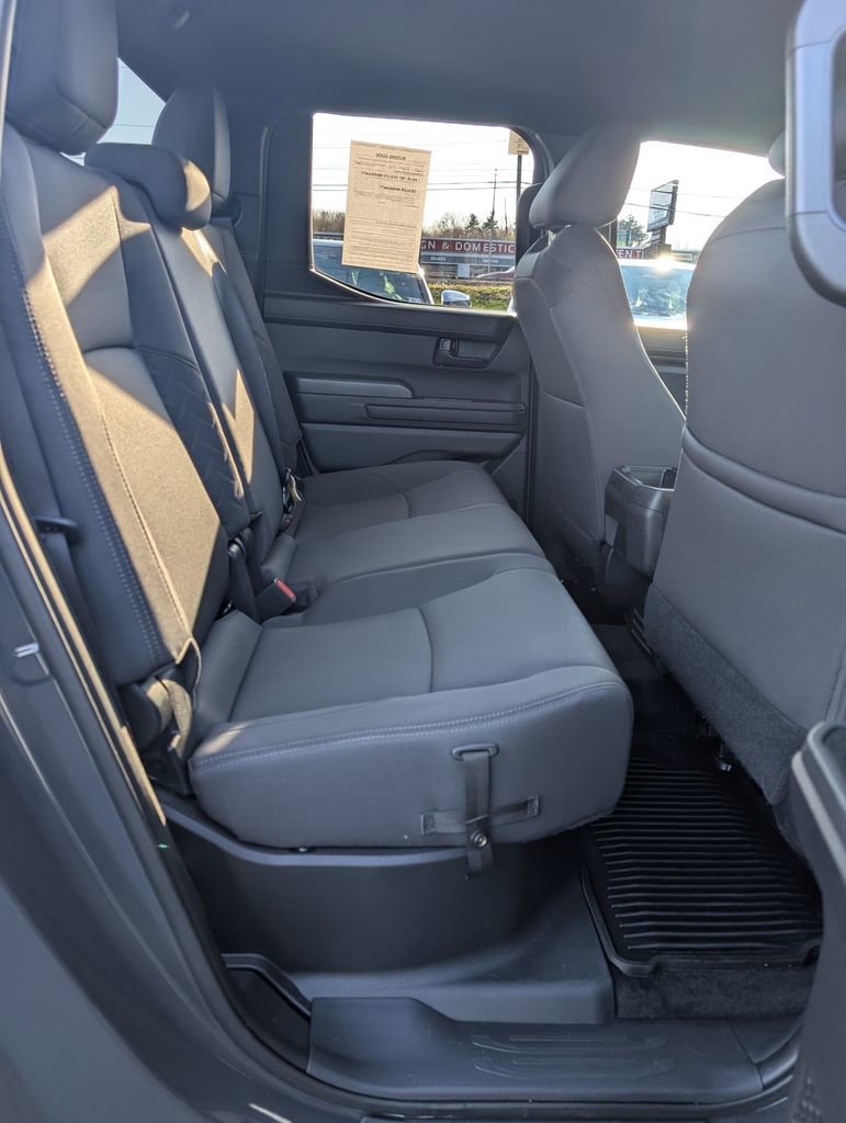 Certified 2024 Toyota Tacoma SR5 AWD/4WD image 17