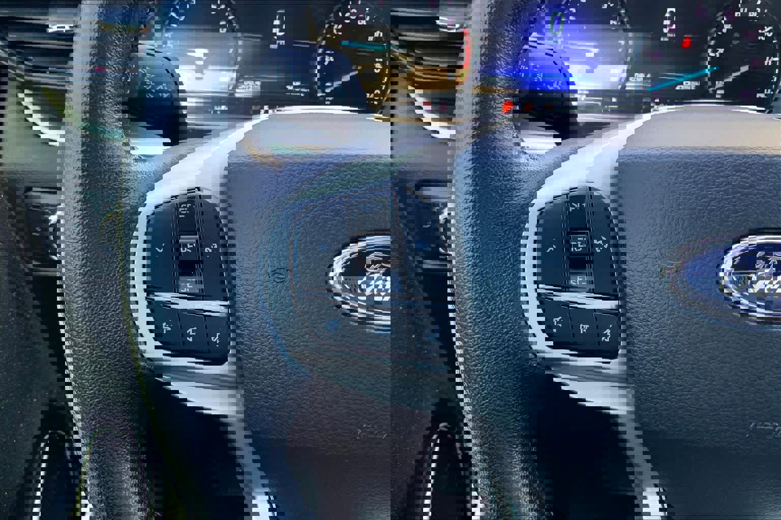 Used 2022 Ford Explorer XLT image 24