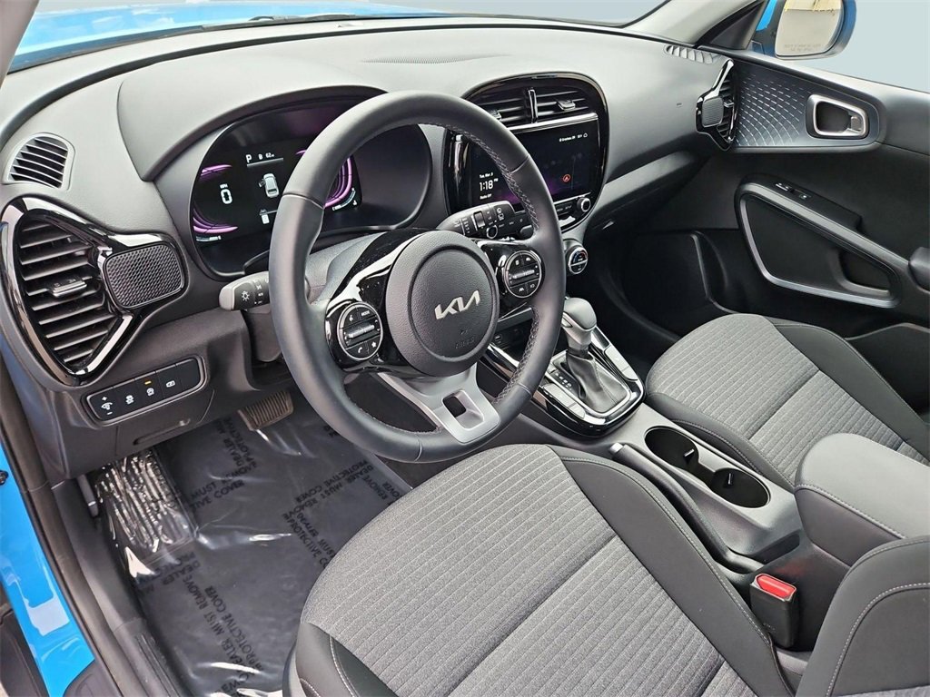 Used 2025 Kia Soul EX image 13