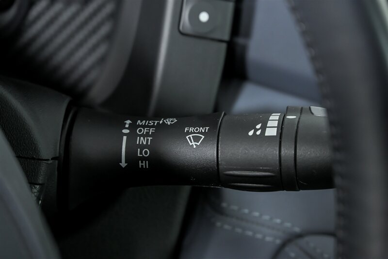 Used 2020 Nissan GT-R Premium AWD/4WD image 30